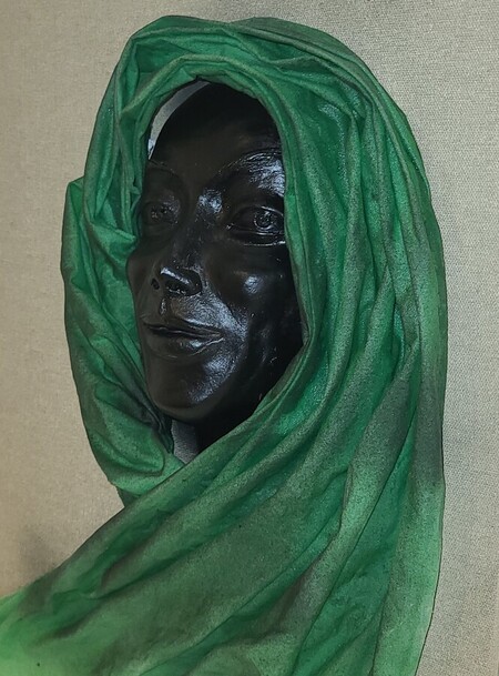 Mijaur&eacute;e  bas relief